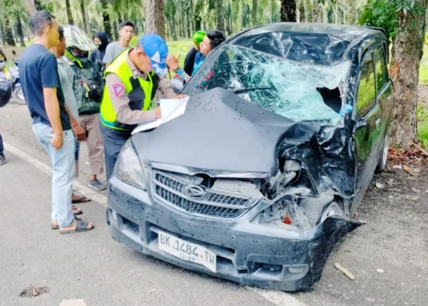 Insiden Kecelakaan Mobil dan Sepeda Motor, Satu Keluarga Meninggal Dunia - DigitalMediaPublic